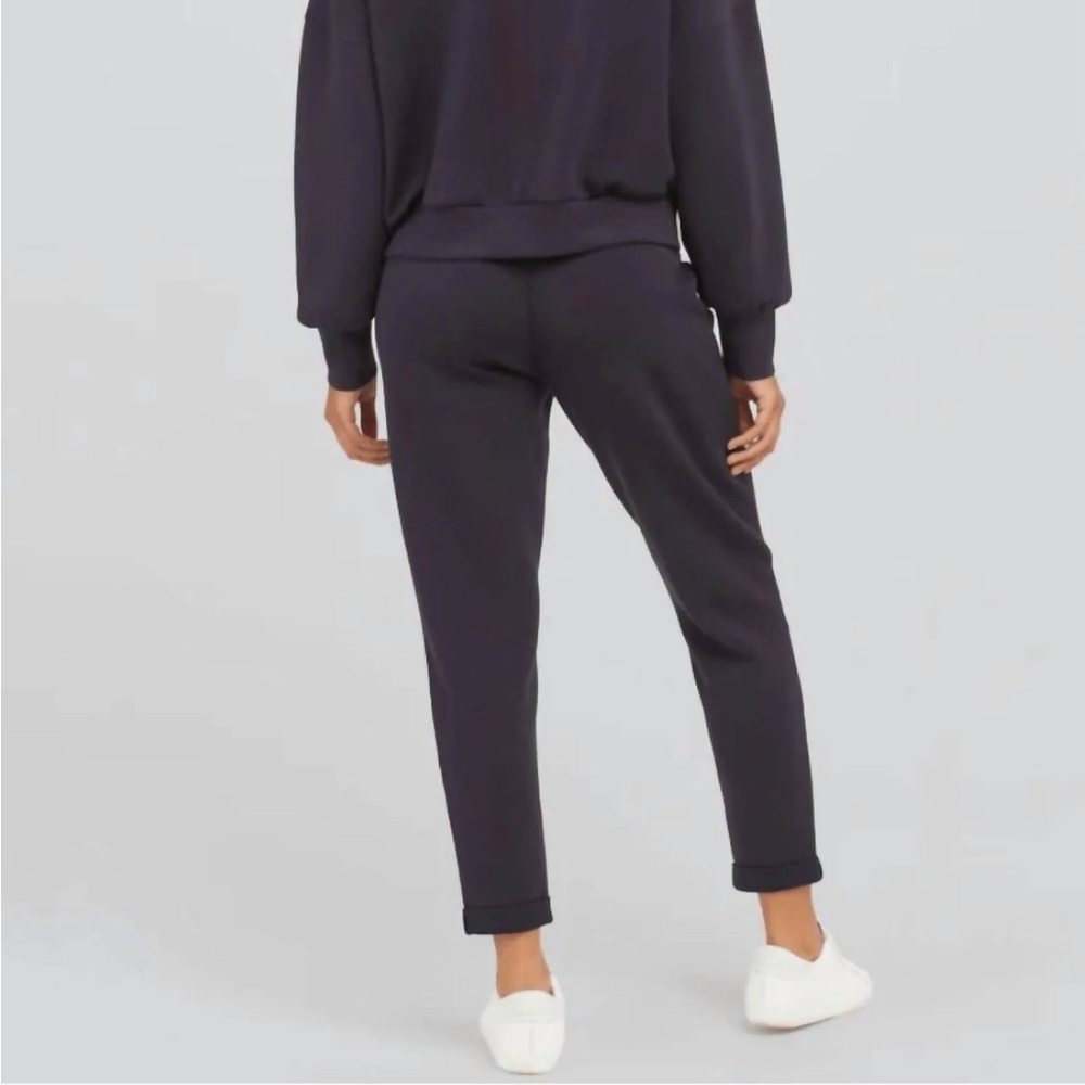 Spanx air essentials tapered leg pant